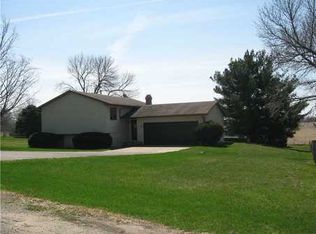 1015 Windy Ridge Rd, Lisbon, IA 52253