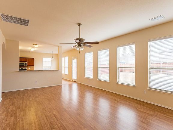 4th image of 3010 Pinecrest Dr