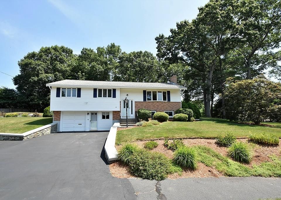 1st image of 29 Fieldbrook Dr