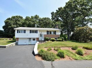 29 Fieldbrook Dr, Norwood, MA 02062