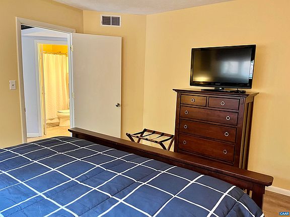 4th image of 748 Laurelwood