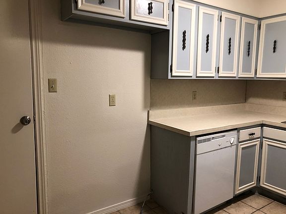 3rd image of 806 N Dal Paso St APT Q