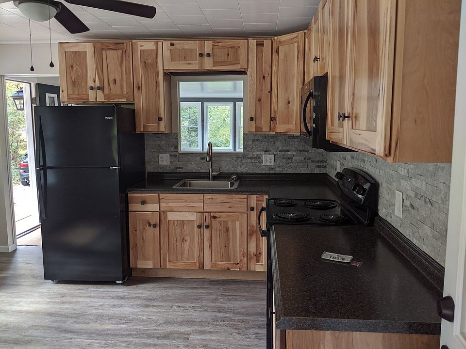 1st image of 403 Maple Summit Rd