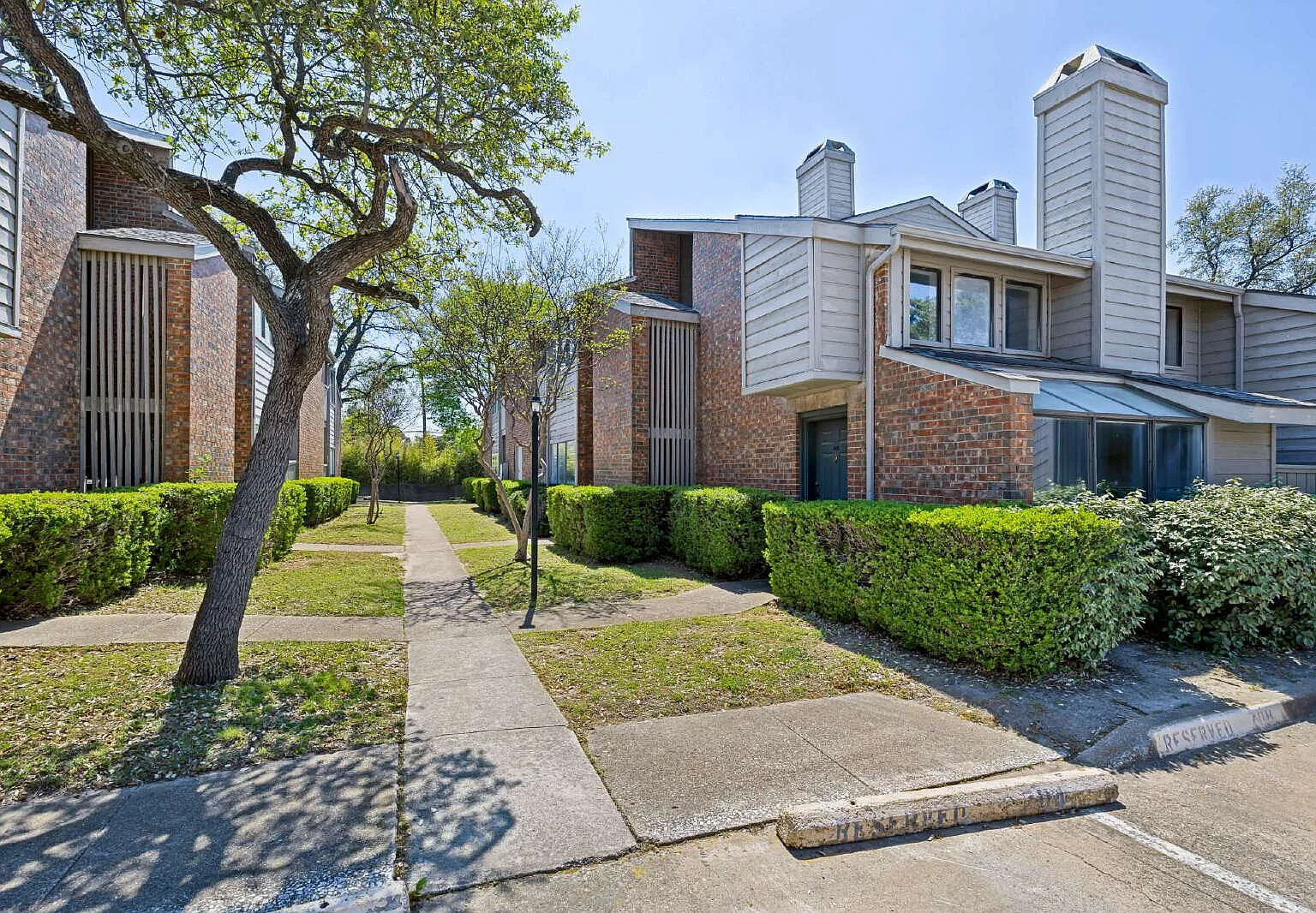 1 bed, 1.0 bath, 748 sqft, $1,100 — Photo 1