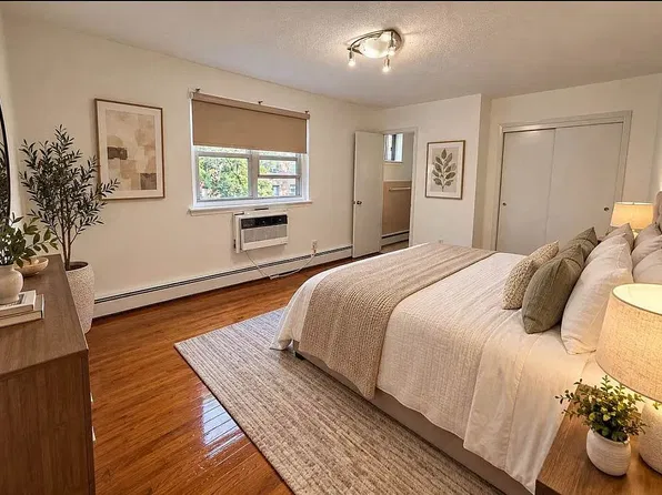 3122 41st St #3, Astoria, NY 11103