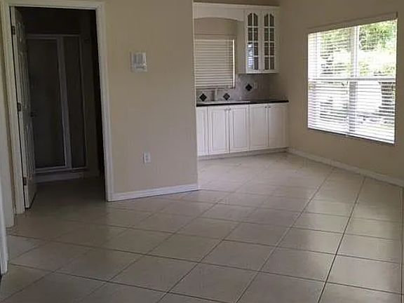 5th image of 1052 S Hartsdale St