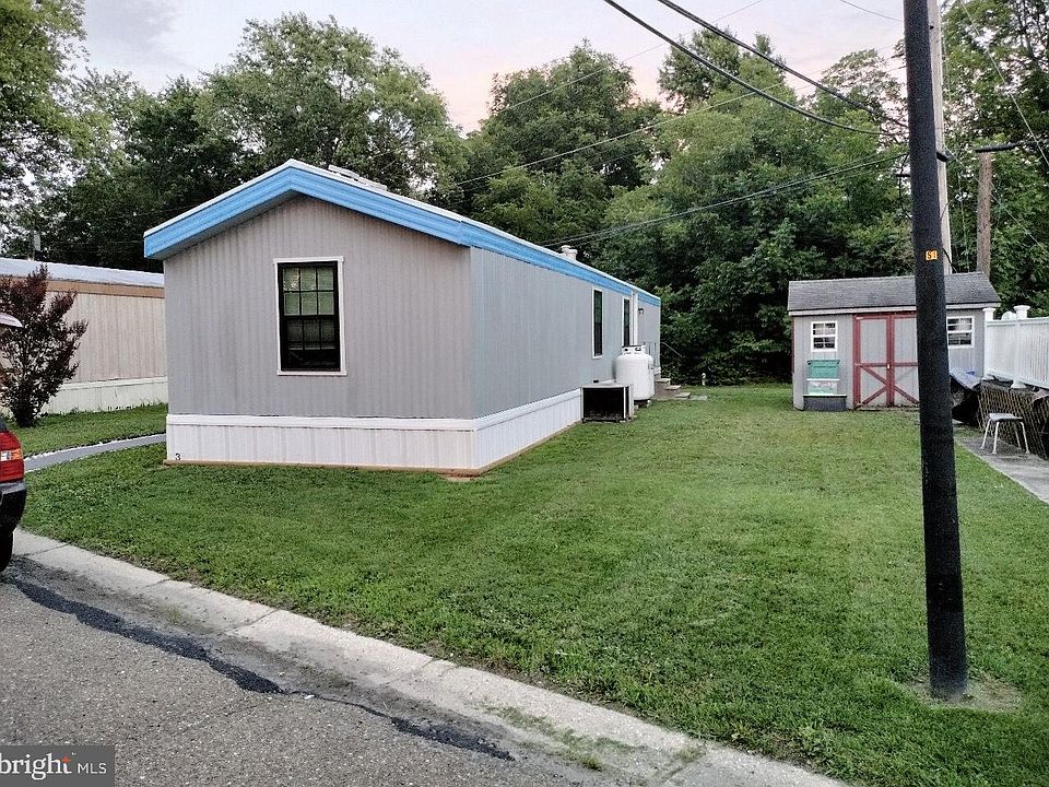 1st image of 3 Kentwood Dr #3