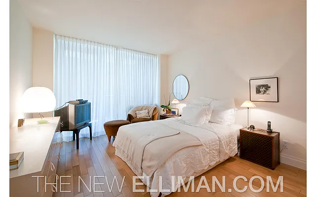 Sold by Douglas Elliman | media 22
