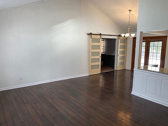 5th image of 203 Parkwood Ave