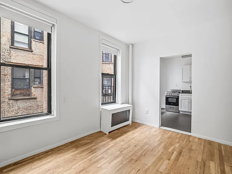 176 E 81st St #4C — Photo 3