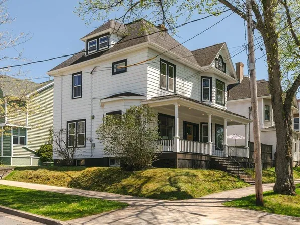 1535 Larch St, Halifax, NS B3H 3W7