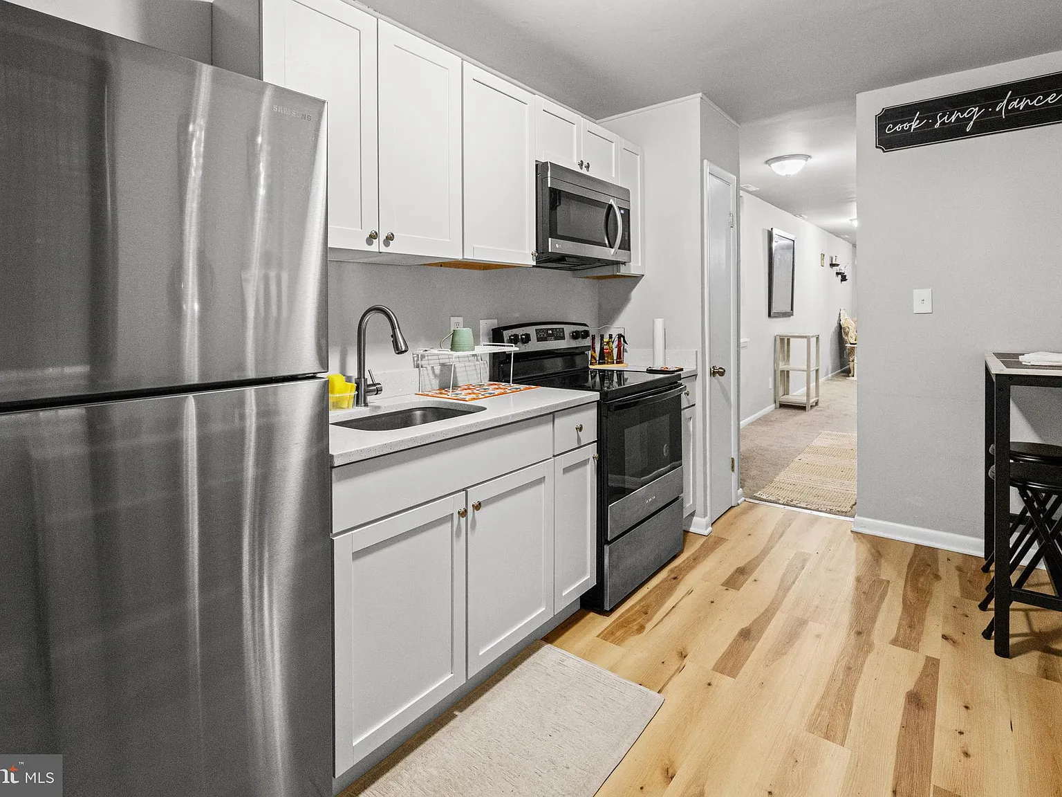 2 bed, 1210 sqft, $1,875 — Photo 4