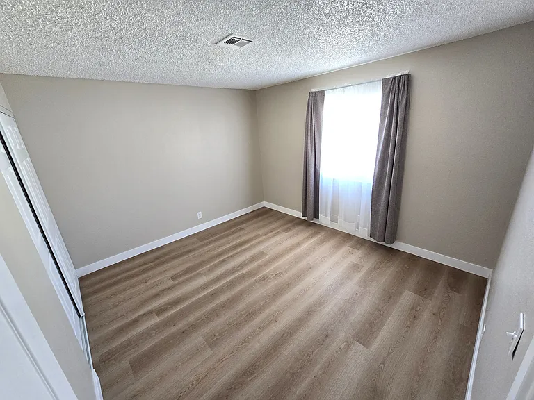 4851 E Craig Rd #C — Photo 11