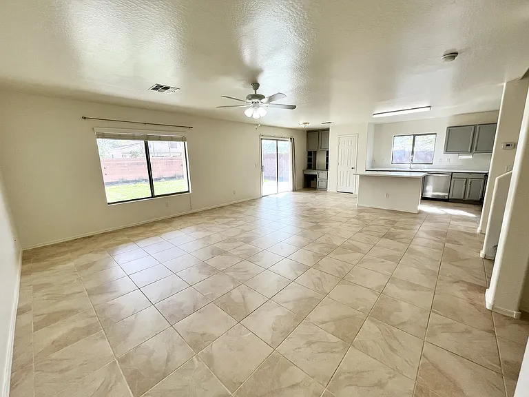 2028 N Wildflower Ln — Photo 5