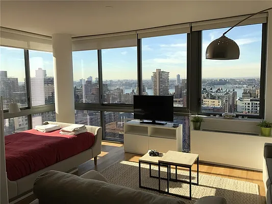 Rented by R New York | media 6