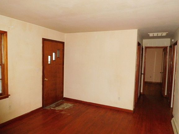 3rd image of 1146 Roselawn Dr