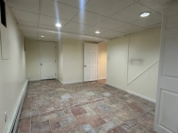 55 Maple Dr, New Hyde Park, NY 11040