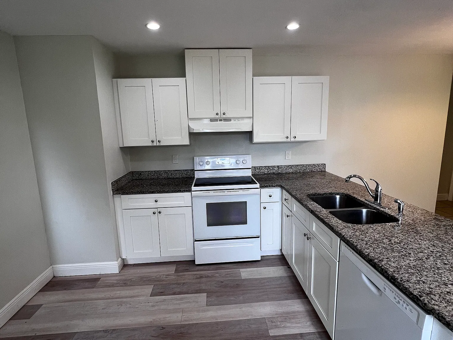 209 Palmetto Rd E — Photo 3