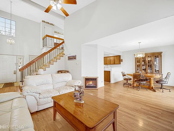 4th image of 1449 Greens Ct