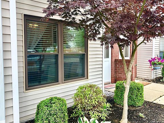 3rd image of 207 Deer Court Dr