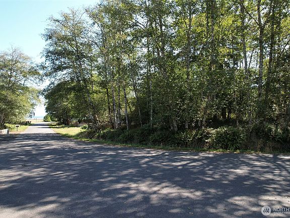 2nd image of 765 Duck Lake Drive SE