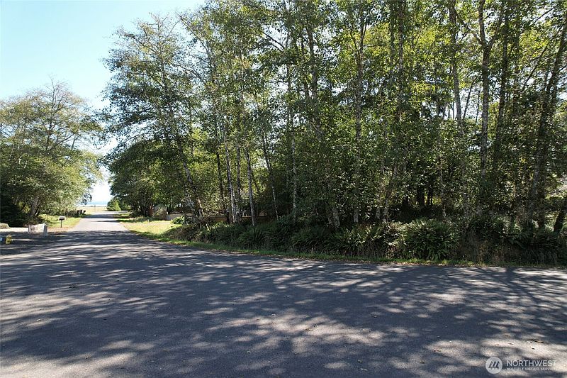 2nd image of 765 Duck Lake Drive SE