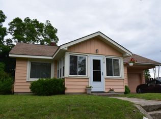 216 6th Ave, Manistee, MI 49660
