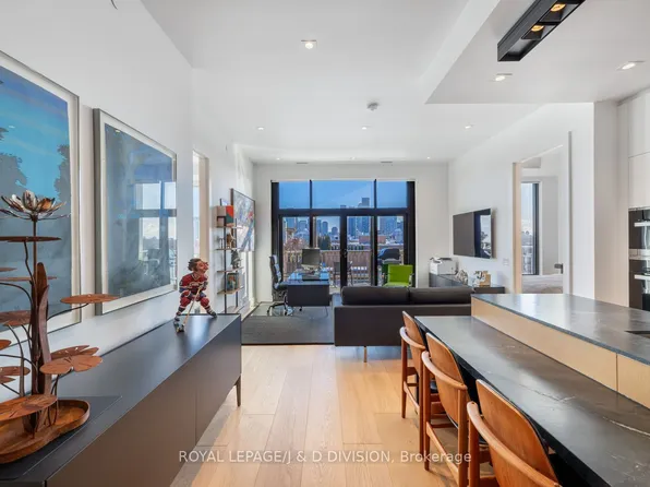 1 Strathgowan Ave #710, Toronto, ON M4N 0B3