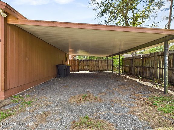 3rd image of 8816 SCARLET OAK Court