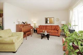 4th image of 402 Upson Ln