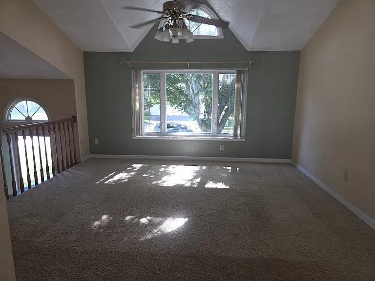 212 Sandstone Dr — Photo 3