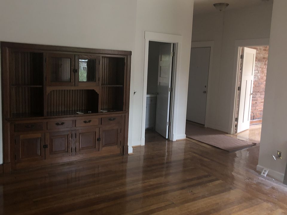 1st image of 2415 Maplewood Ave APT 8