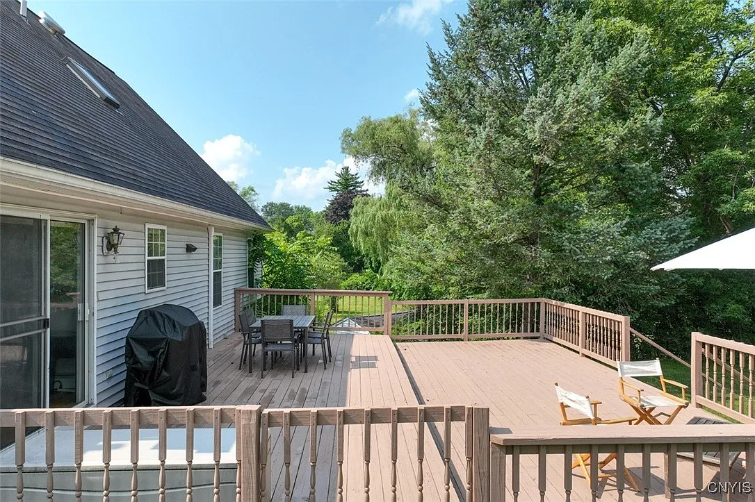 4 bed, 2.0 bath, 1764 sqft, $2,800 — Photo 3
