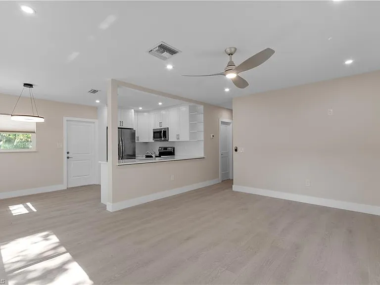 2685 Van Buren Ave — Photo 3