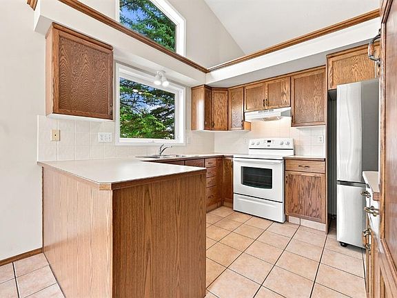 4th image of 4 S Douglasview Park SE