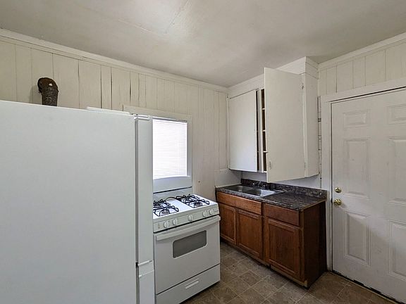 3rd image of 820 Peach St