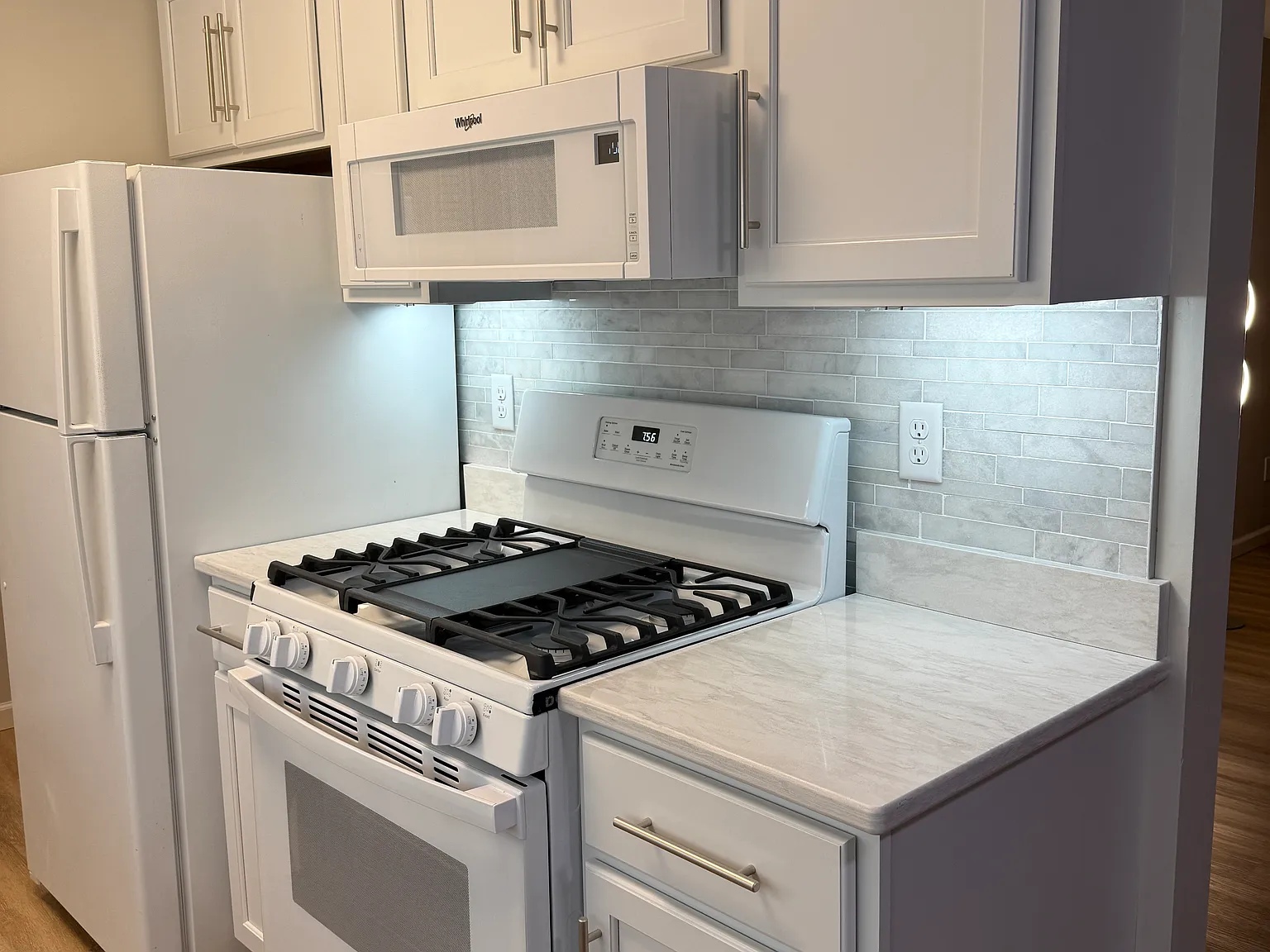 2 bed, 1.5 bath, 980 sqft, $2,000 — Photo 3