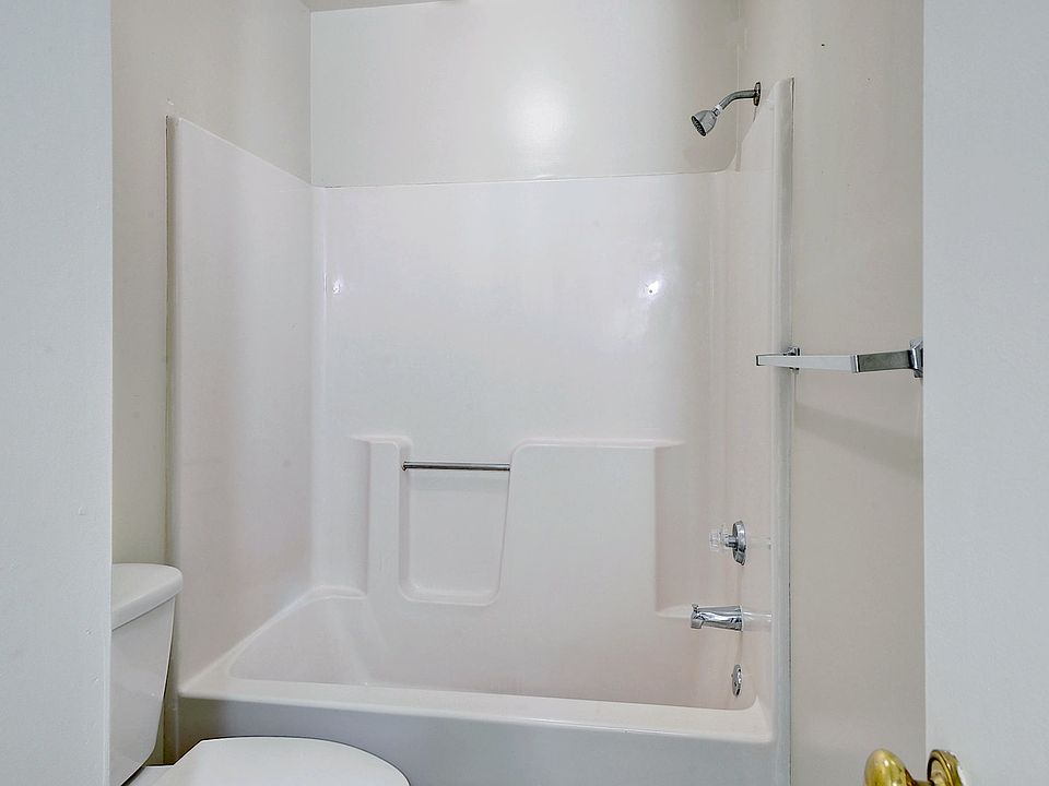1st image of 109 Heather Way APT D