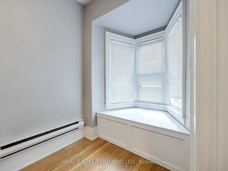 77 Isabella St #UPPER — Photo 12