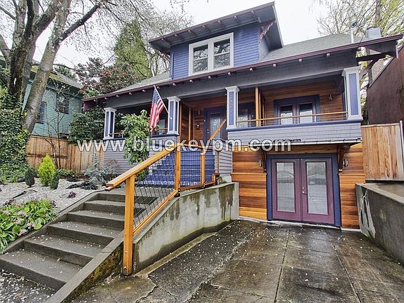 3rd image of 2422 NE Glisan St #D