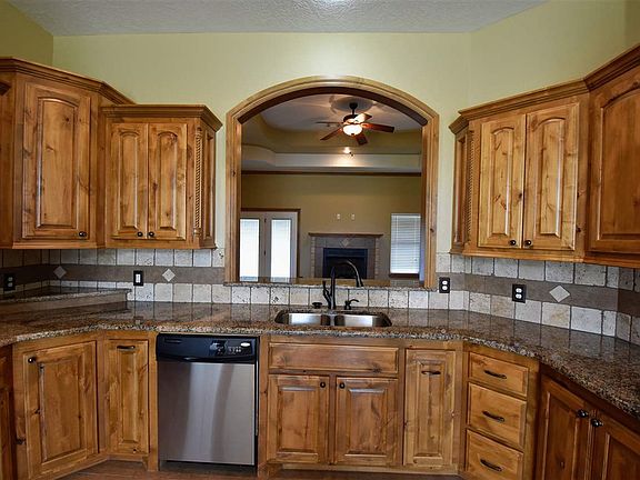 2nd image of 1323 Saddle Rock Dr