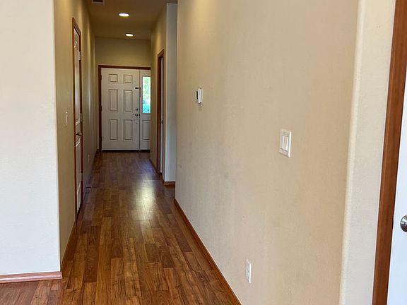 3rd image of 417 SW Pemberly Loop