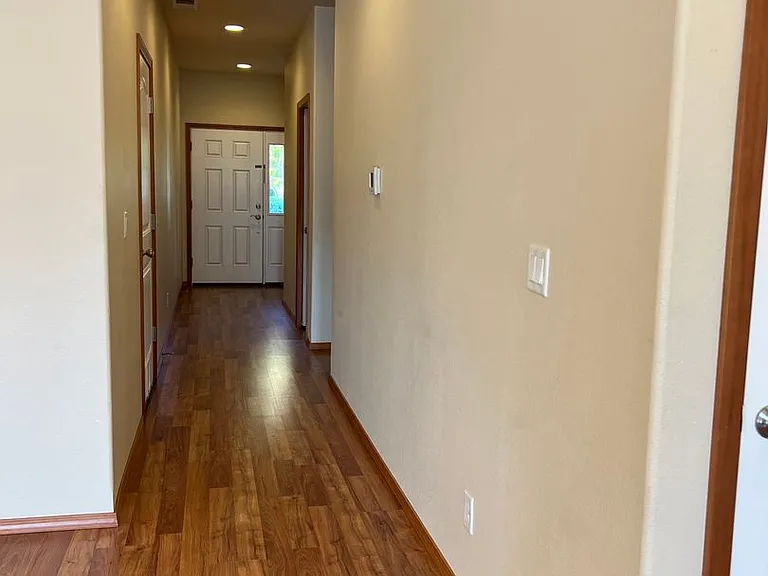 417 SW Pemberly Loop — Photo 3