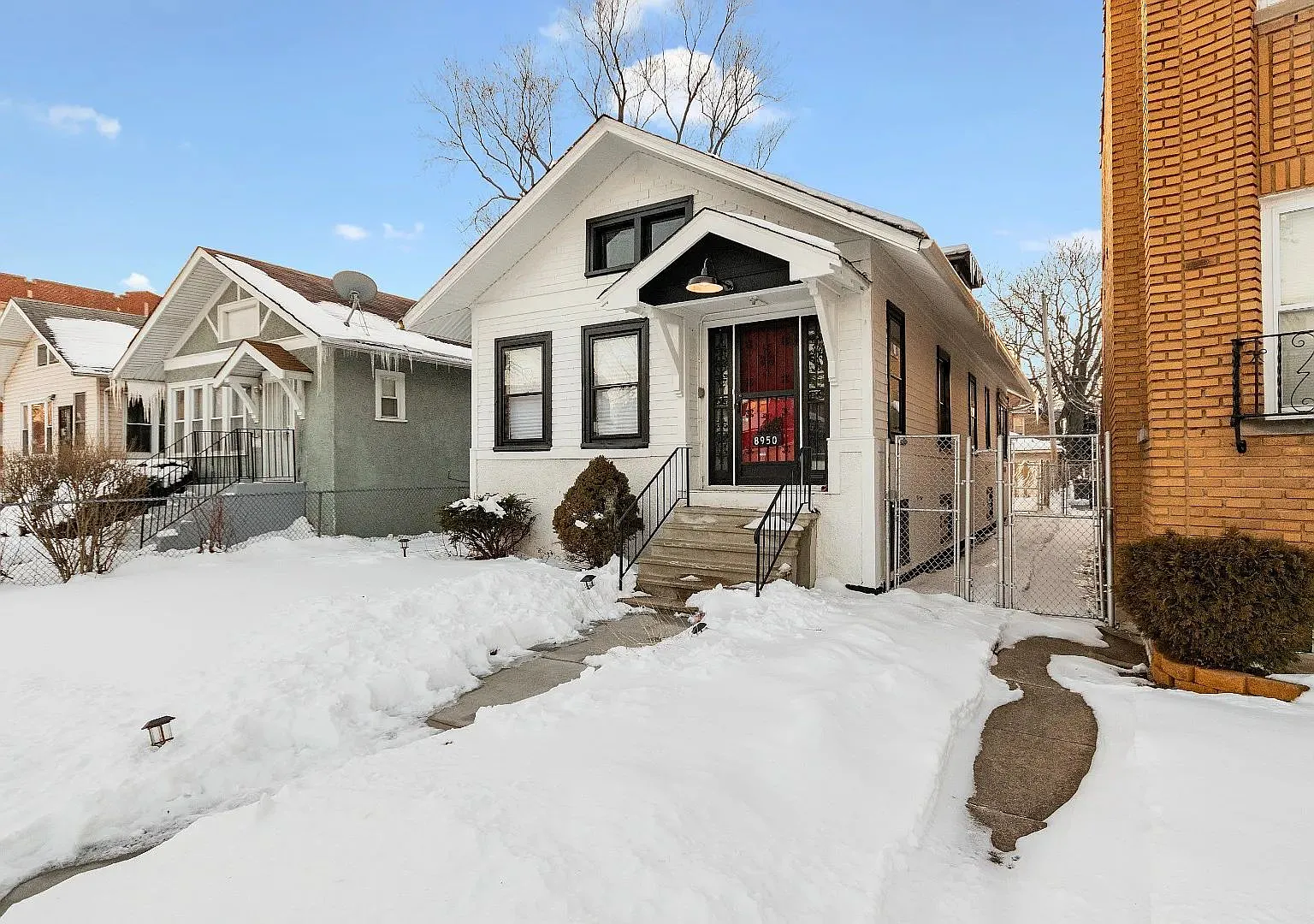 Charming 3-Bedroom Home | 1 Bath | In-Unit Laundry | Updated Kitchen $2,000/month — Photo 1