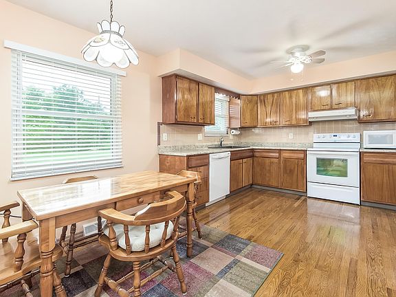 5th image of 4000 Williamsburg Ct