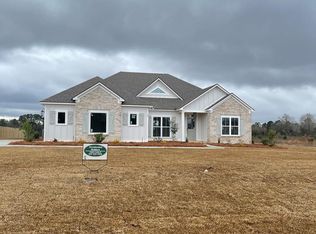 57 Willow Creek Dr, Tifton, GA 31793