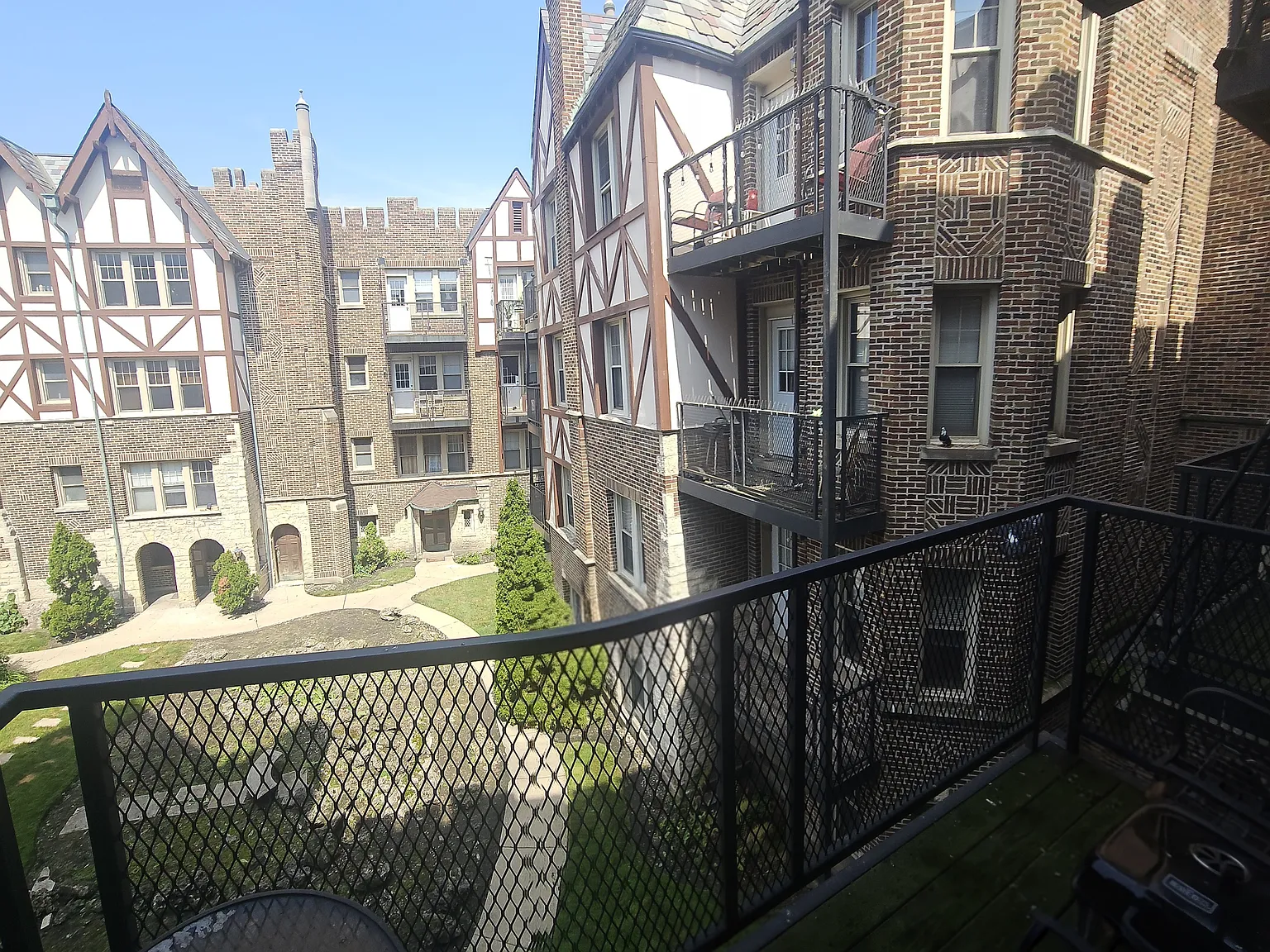 2 bed, 900 sqft, $1,695 — Photo 2