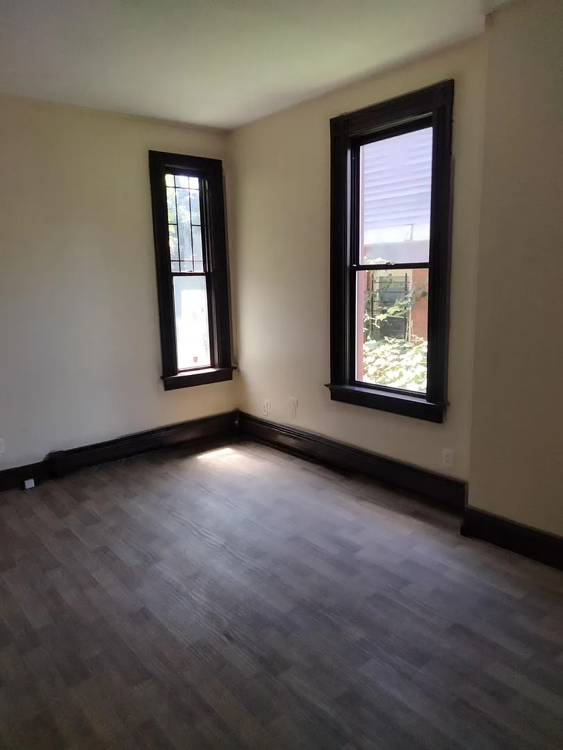 30 Morris Street — Photo 2