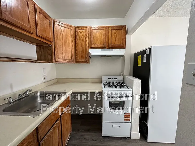 911 Ventura Ave #3 — Photo 6