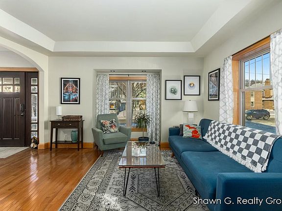 3rd image of 1602 Wealthy St SE
